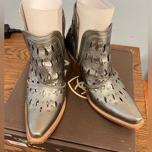 Women’s Ariat Dixon Studded Boots